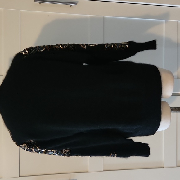 Vtg Heavily beaded and embellished black Gold angora blend sweater Sz L - Picture 7 of 9